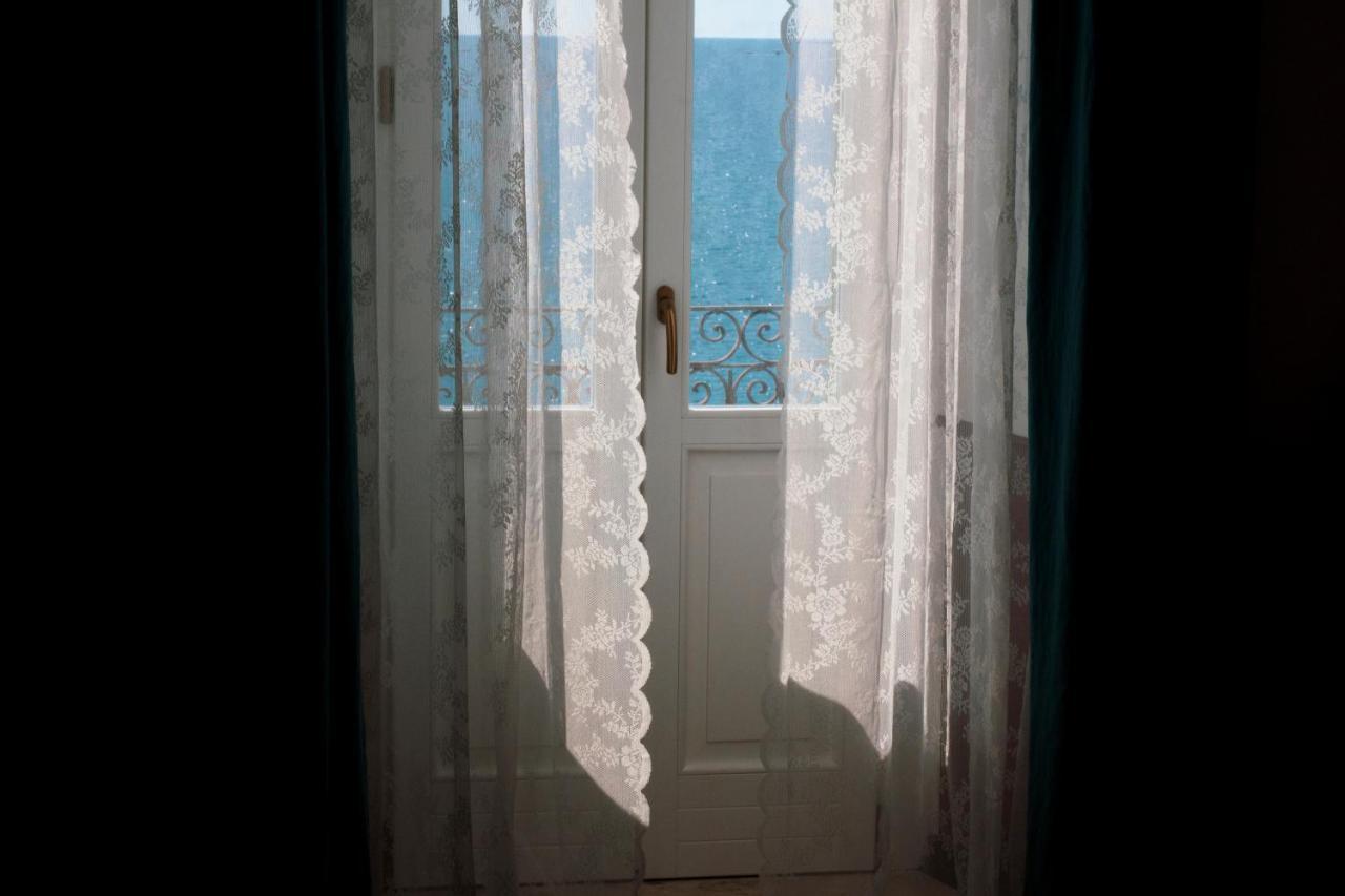 B&B Le Finestre Sul Mare ตารันโต ภายนอก รูปภาพ