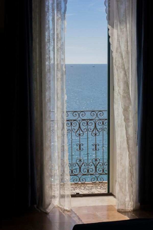 B&B Le Finestre Sul Mare ตารันโต ภายนอก รูปภาพ