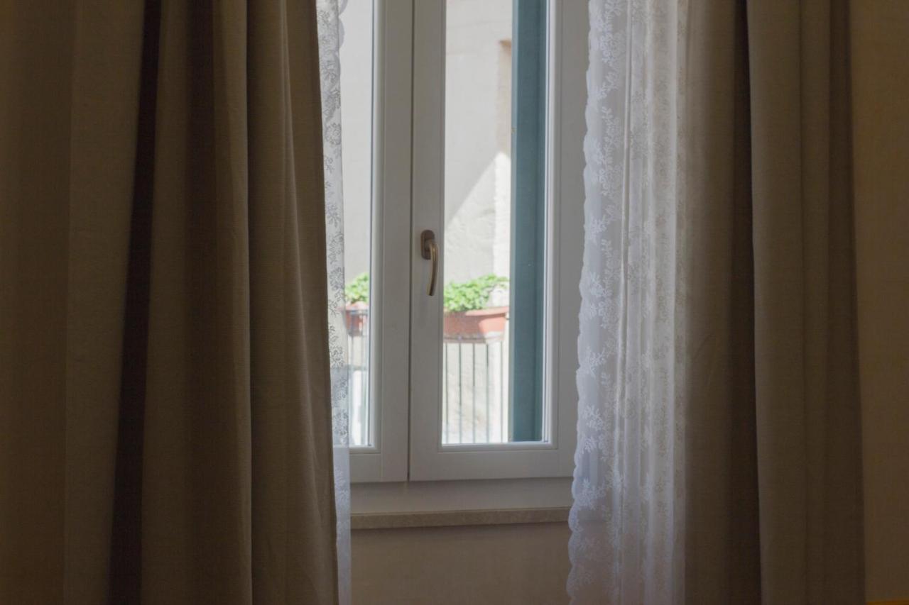 B&B Le Finestre Sul Mare ตารันโต ภายนอก รูปภาพ