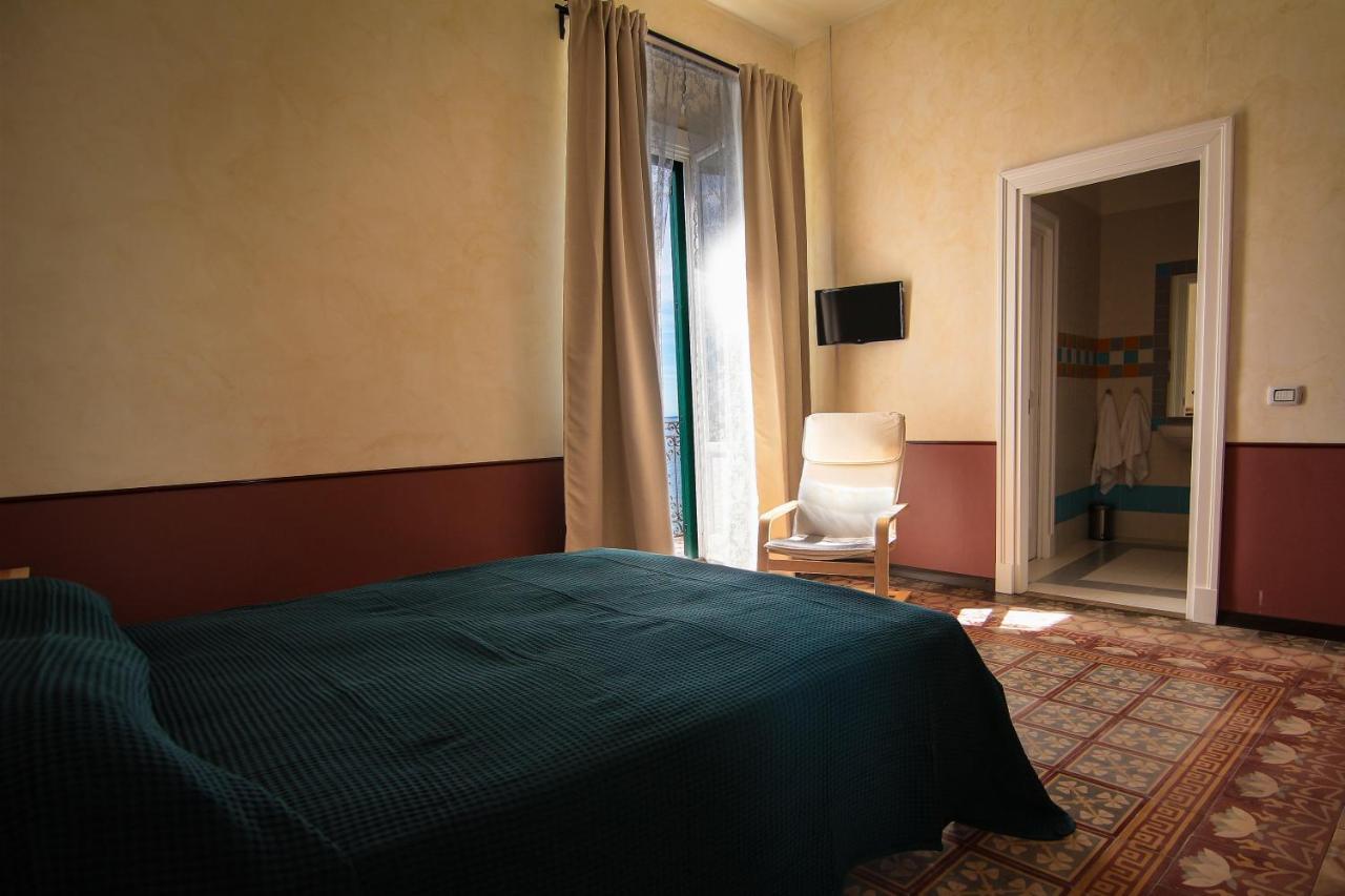 B&B Le Finestre Sul Mare ตารันโต ภายนอก รูปภาพ