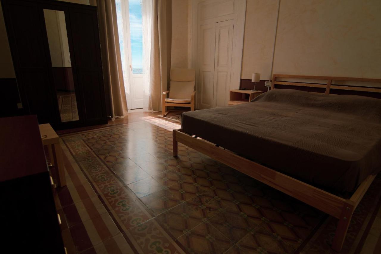 B&B Le Finestre Sul Mare ตารันโต ภายนอก รูปภาพ